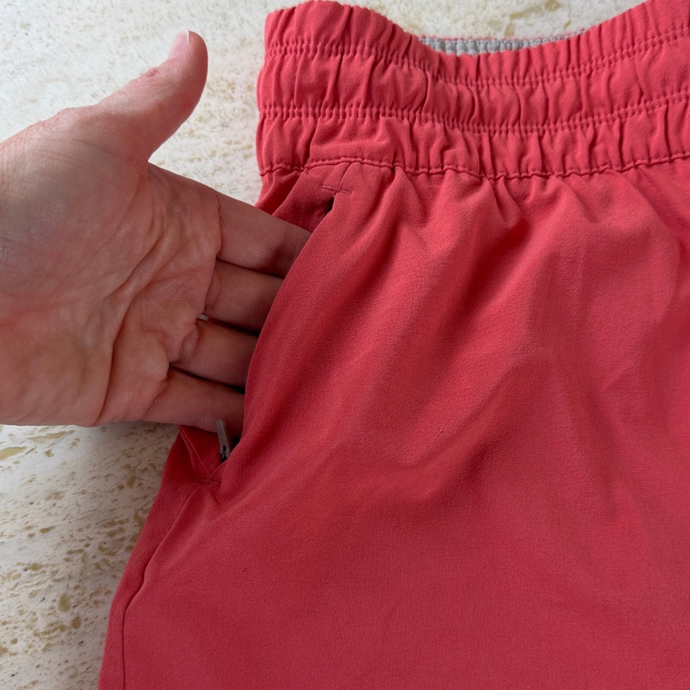 REI CO-OP Women's Coral Shorts size medium - Picture 4 of 14